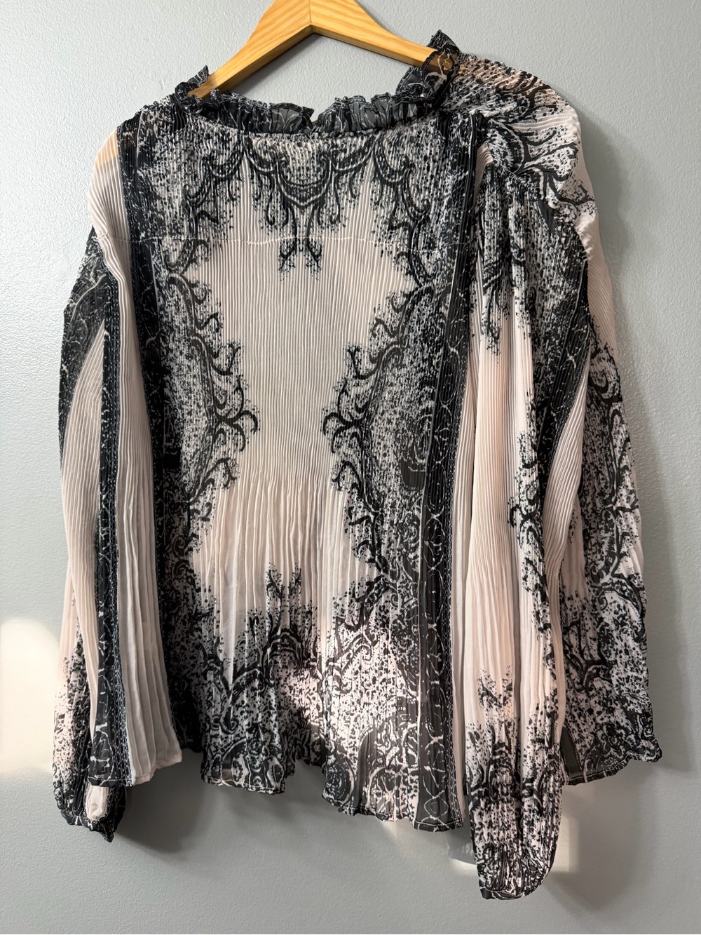 Anthropologie Forever that girl Sheer Pleated Blouse size medium - Picture 4 of 9